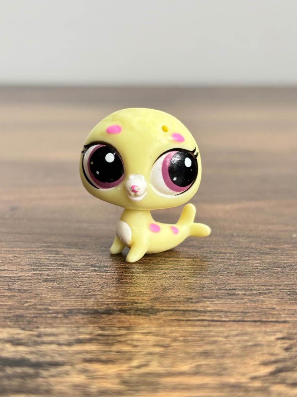 Littlest Pets Shop LPS #3785 Yellow Seal Pink Spots Purple Eyes Figure Authentic